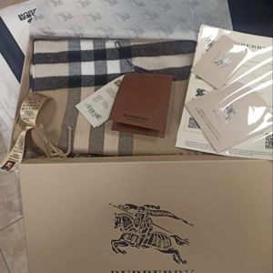 AUTHENTIC BURBERRY SCARF WITH BILLS